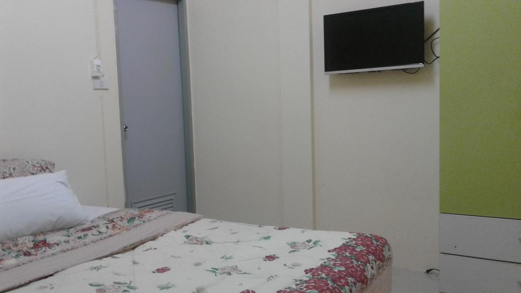 Lemon Tree Motel Сурат Тхани Екстериор снимка